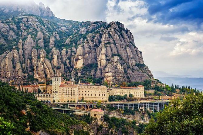 private-tour-montserrat-and-cava-visit