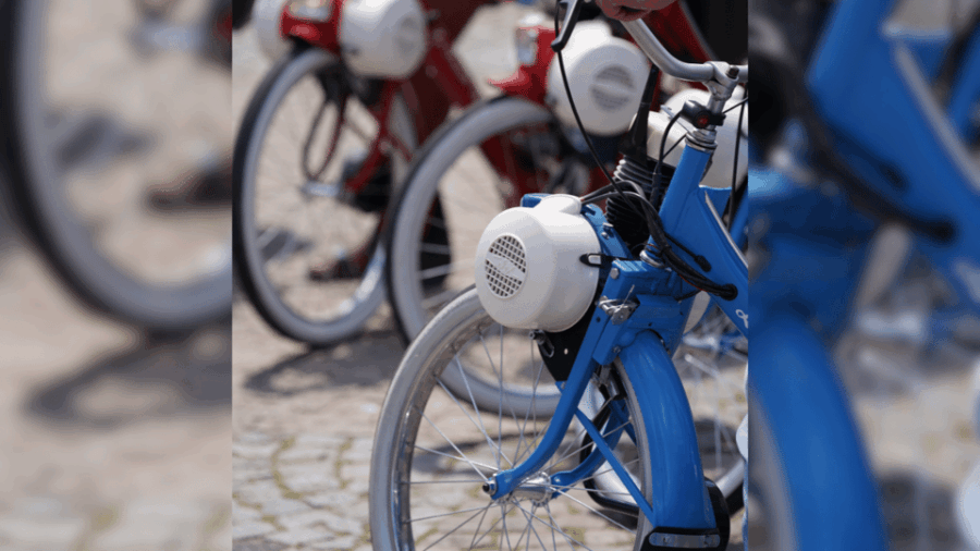 private-tour-of-chic-paris-with-vintage-french-bikes