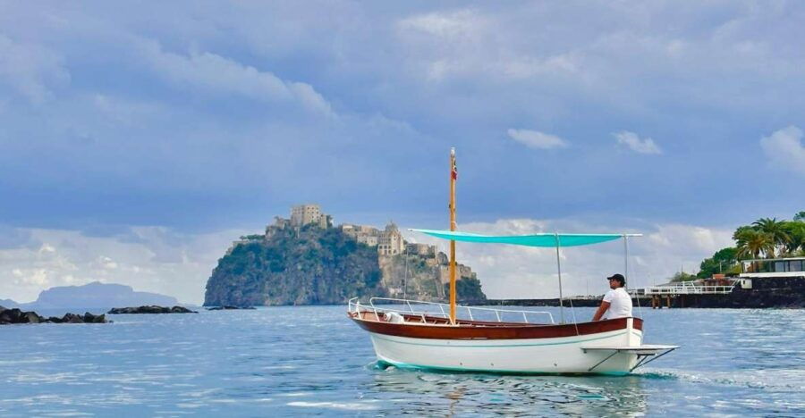 private-tour-of-ischia-and-or-procida-on-a-gozzo-apreamare