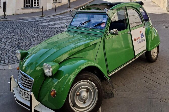 private-tour-paris-montmartre-1-hour-in-citroen-2cv