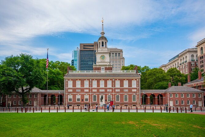 Private Transfer: Philadelphia Airport PHL to Philadelphia in Business Car