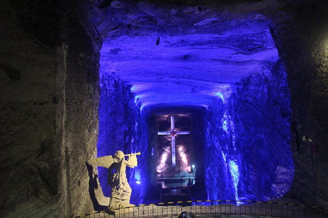 private-visit-to-zipaquiras-town-salt-cathedral-inout-transfer-6-hours