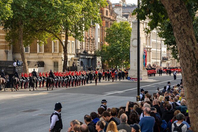 queen-elizabeth-ii-private-walking-tour-of-london