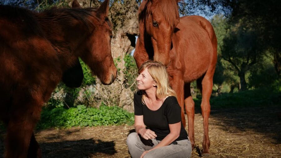 relax-mindfulness-with-horses-in-vejer-de-la-frontera