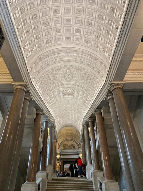 rome-escorted-entrance-to-the-vatican-museum