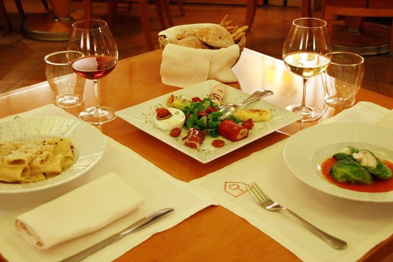 rome-gourmet-wine-and-dine-in-a-luxury-restaurant