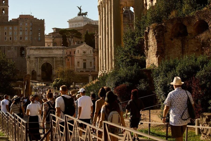 rome-guided-tour-of-colosseum-with-arena-and-roman-forum