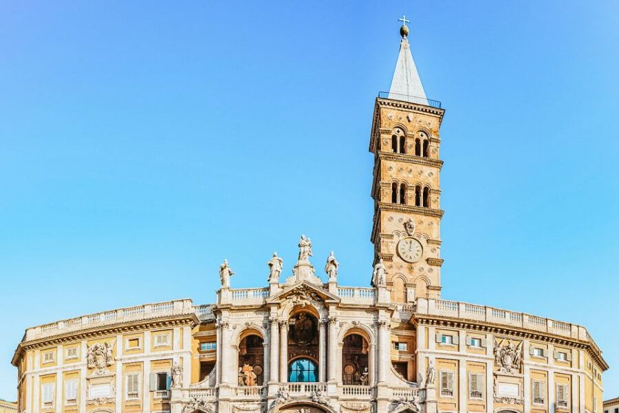 rome-papal-audience-with-host-and-pickup