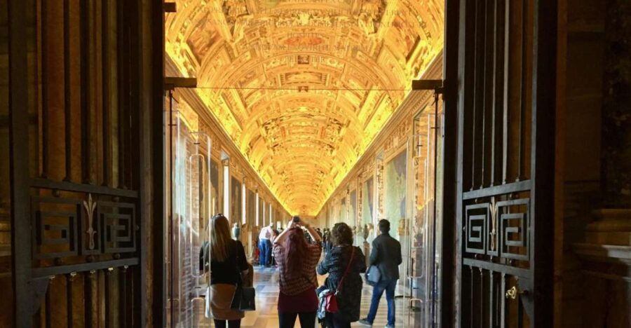 rome-vatican-museums-sistine-chapel-raphaels-rooms