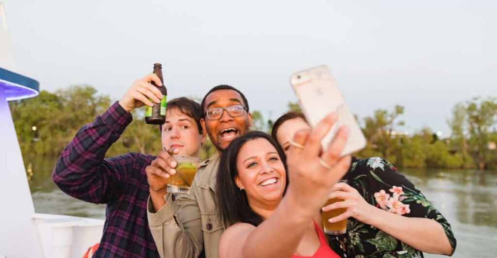 Sacramento: Rock The Yacht River Cruise