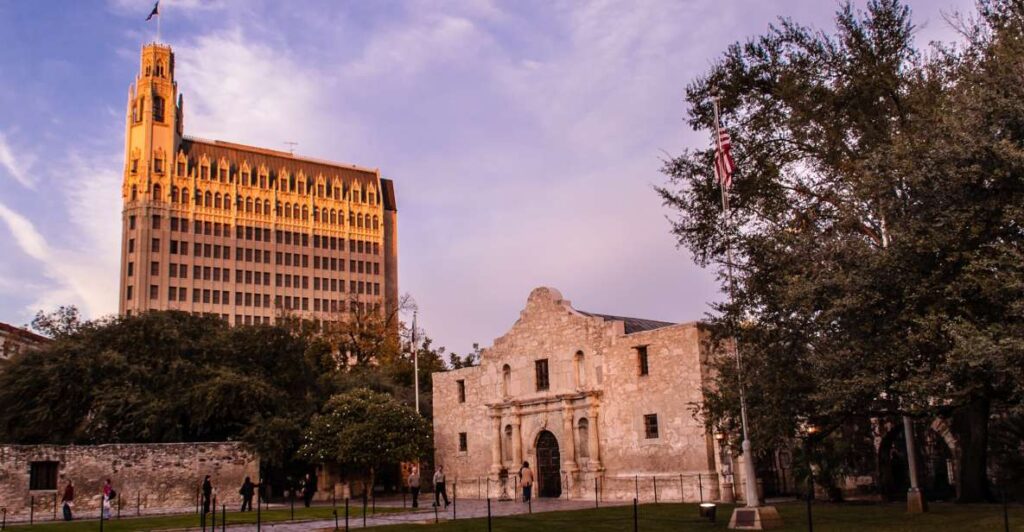 San Antonio: Guided Haunted Pub Crawl