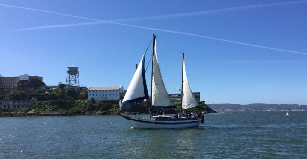 San Francisco: Bay Sailing Tour With Drinks