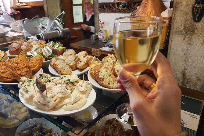 secret-gardens-of-venice-in-the-dorsoduro-district-with-cichetti-tasting