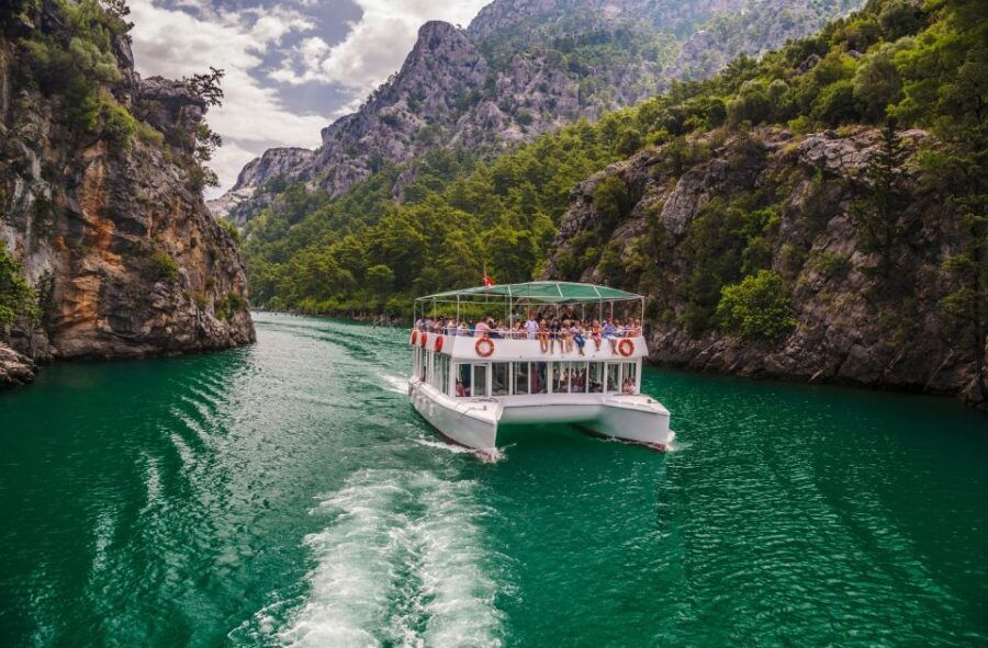 side-green-canyon-jeep-and-boat-tour-with-lunch