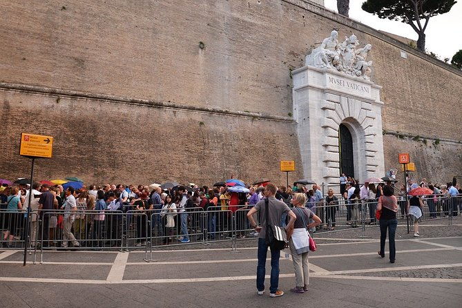 skiptheline-smallgroup-vaticanmuseums-sistinechapel-and-st-peters-basilica
