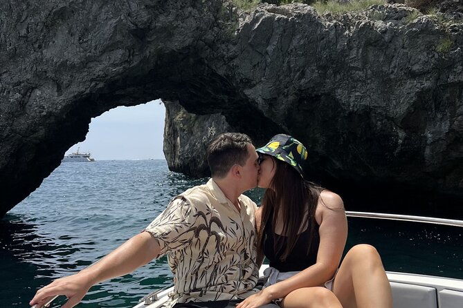 sorrento-private-boat-tour-at-sunset-with-prosecco