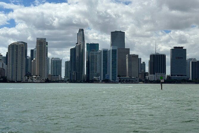 south-beach-miami-boat-cruise-and-skyline