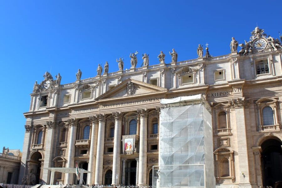 st-peters-basilica-guided-tour-with-priority-access