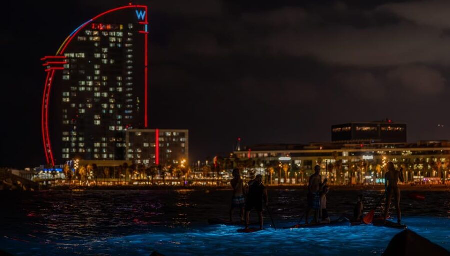 starlight-paddlesurf-during-the-night-in-barcelona