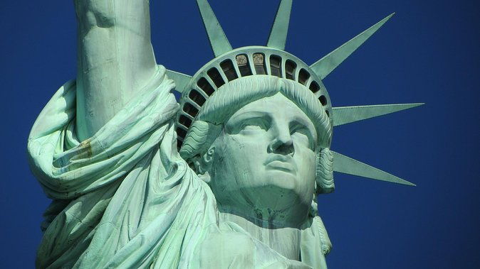 statue-of-liberty-and-ellis-island-tour-in-spanish