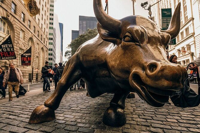 statue-of-liberty-and-wall-street-highlights-tour-in-new-york