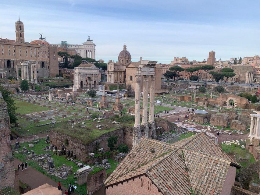 the-colosseum-roman-forum-with-an-archaeologist