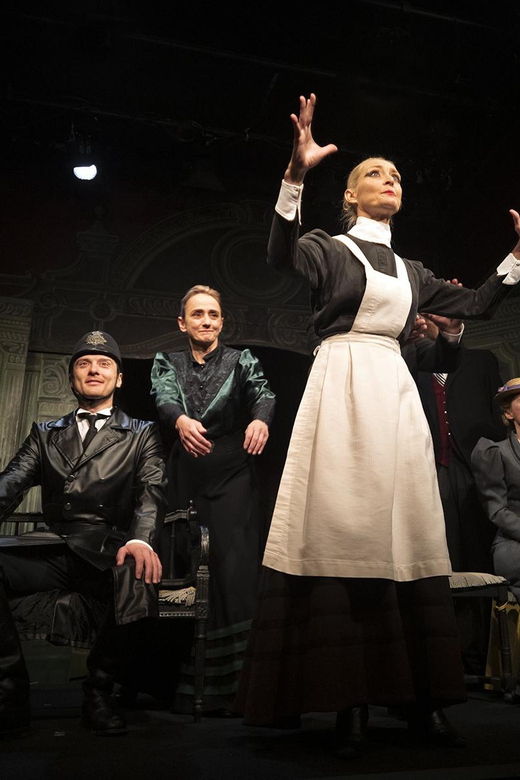 theatre-in-paris-the-bald-soprano-la-cantatrice-chauve