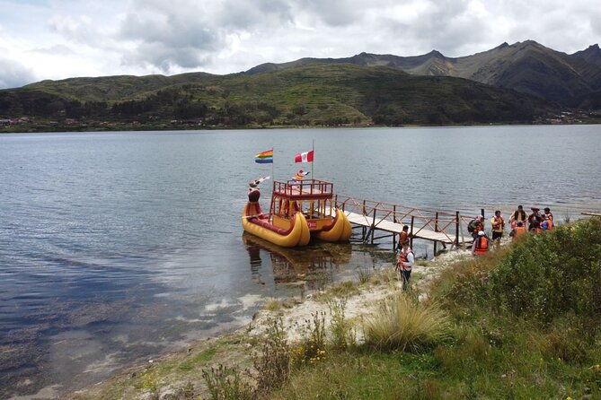 totora-reed-boat-tour-chinchero-6-hours
