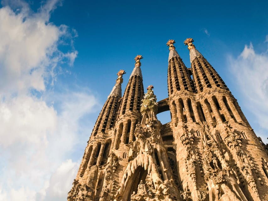 tour-barcelona-with-sagrada-familia