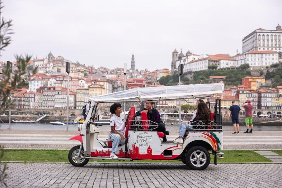 tour-porto-tuk-tuk-adventure-with-a-classic-port-wine