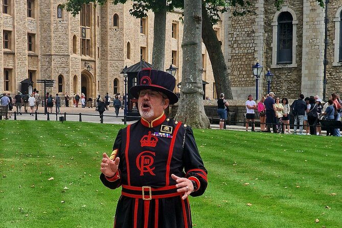 tower-of-london-crown-jewels-and-english-royal-history-tour