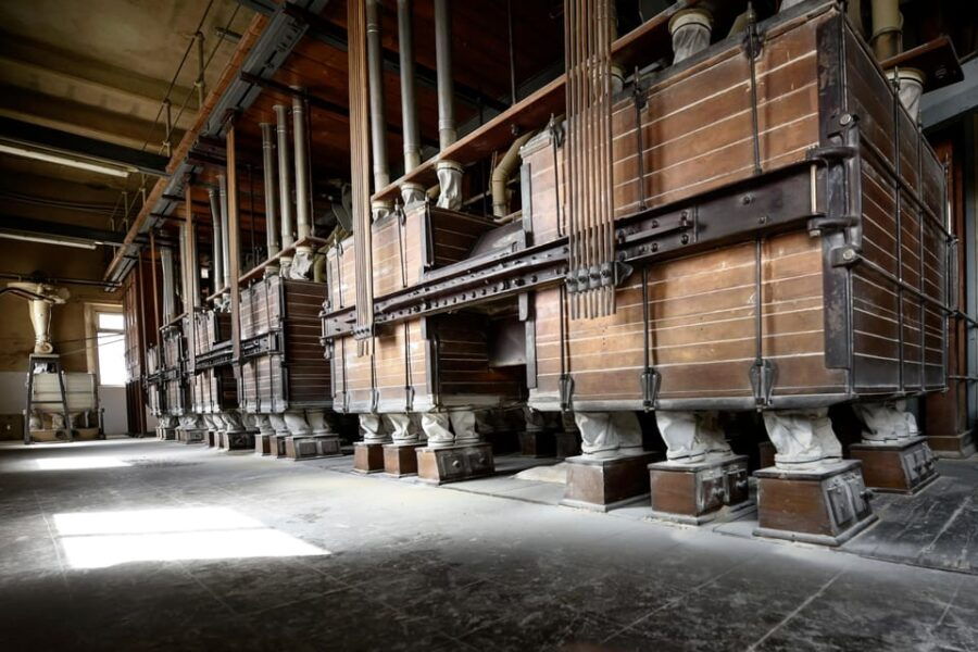 tradition-and-taste-tour-of-caltagirones-historic-mill