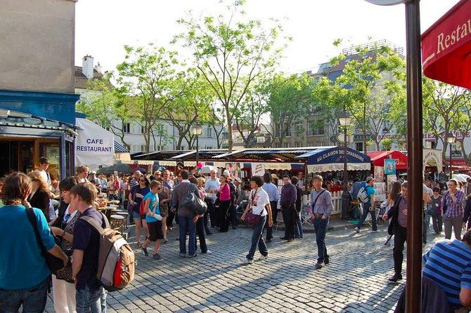 unusual-walking-tour-of-montmartre-and-local-wine-tasting-2h