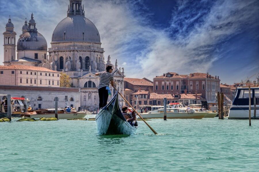 venice-grand-canal-by-gondola-with-live-commentary-2