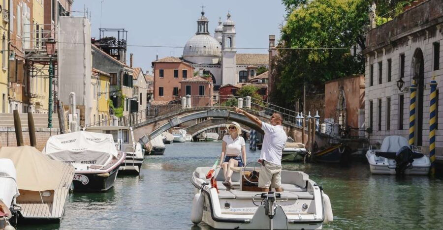 venice-hidden-canals-on-electric-boat