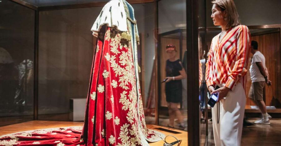 vienna-imperial-treasury-in-the-hofburg-palace