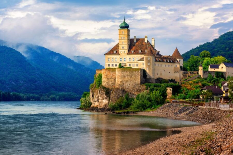 vienna-melk-abbey-danube-valley-wachau-private-car-trip