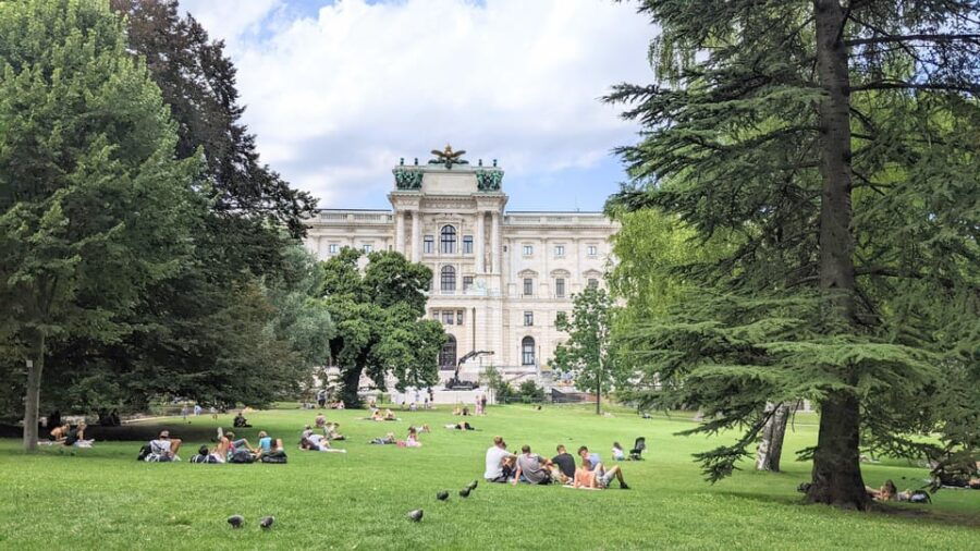 vienna-scavenger-hunt-and-city-centre-walking-tour