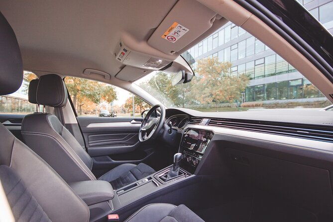 vienna-to-prague-private-transfer-by-limousine-31pax