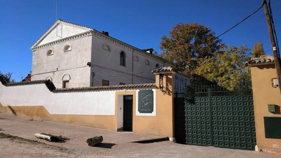 visit-to-an-olive-oil-mill-and-oil-tasting-with-aperitif-and-food-and-wine-pairing