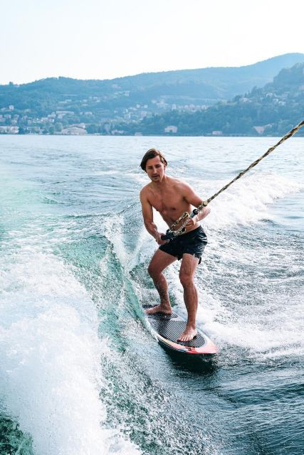wakeboard-wakesurf-experience-private-boat-on-lake-como
