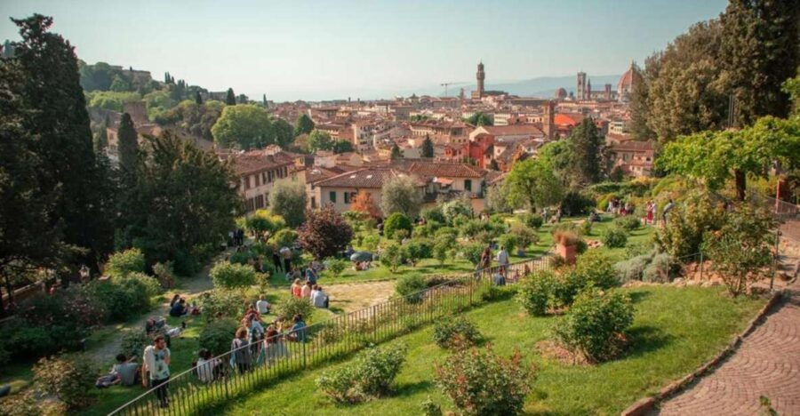 walking-florence-medici-district-piazza-repubblica-duomo
