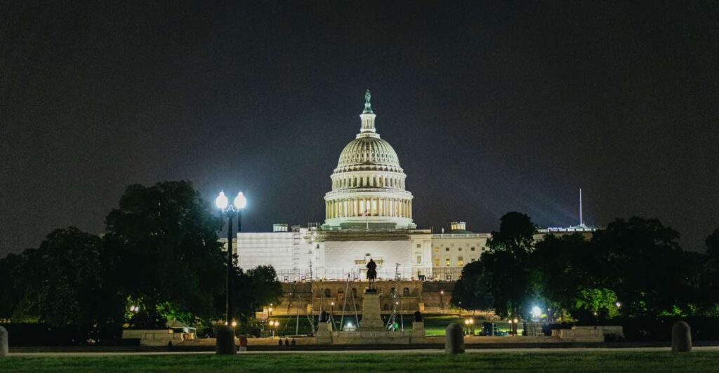Washington DC: National Mall Night Bus Tour