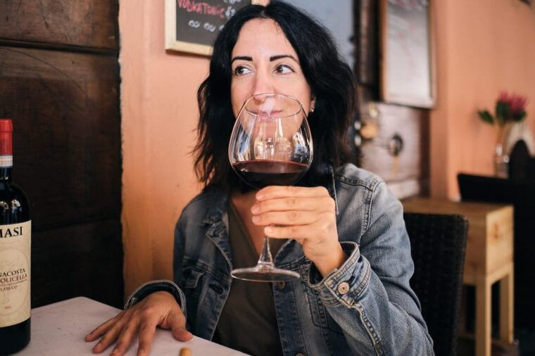 wine-tasting-near-the-aquarium-of-genoa