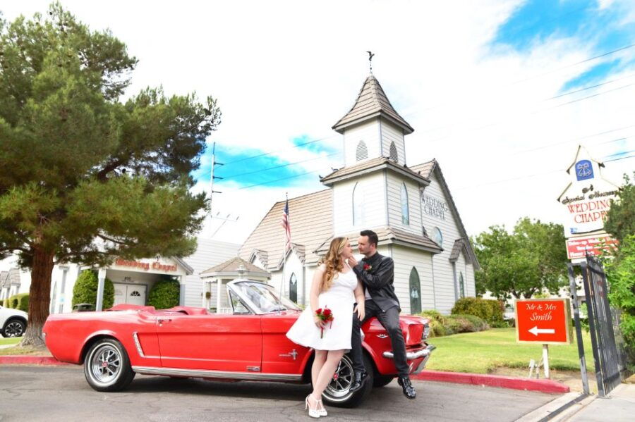 world-famous-drive-up-wedding-in-las-vegas-3