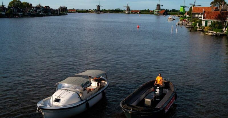 zaanse-schans-private-cruise-live-guide-drinks-included