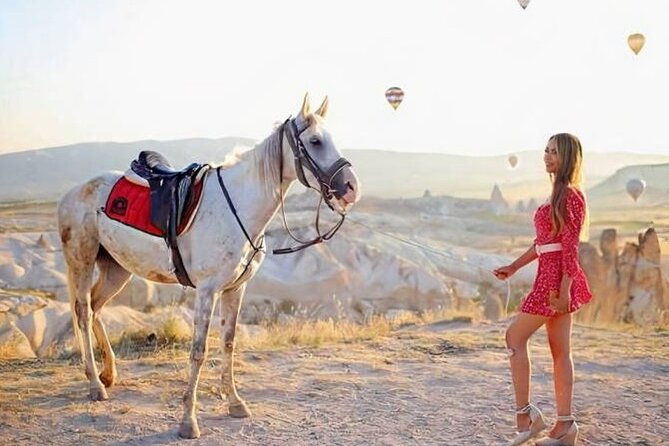 2-hours-horse-riding-with-balloons-at-sunrise-in-cappadocia