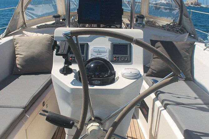 2-hours-romantic-experience-for-two-by-sailboat-in-cascais