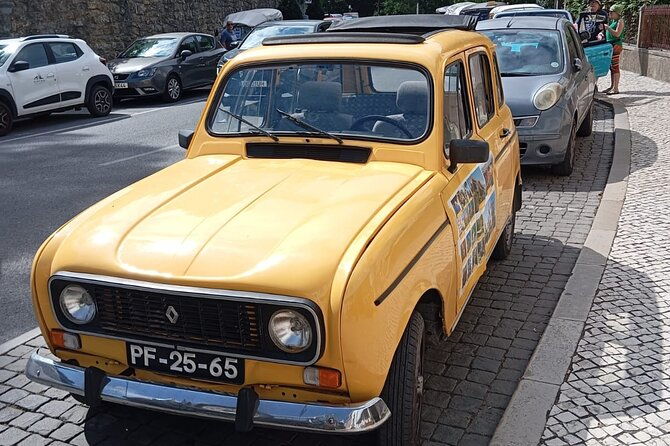 2-hours-sintra-experience-renault-4l-tour