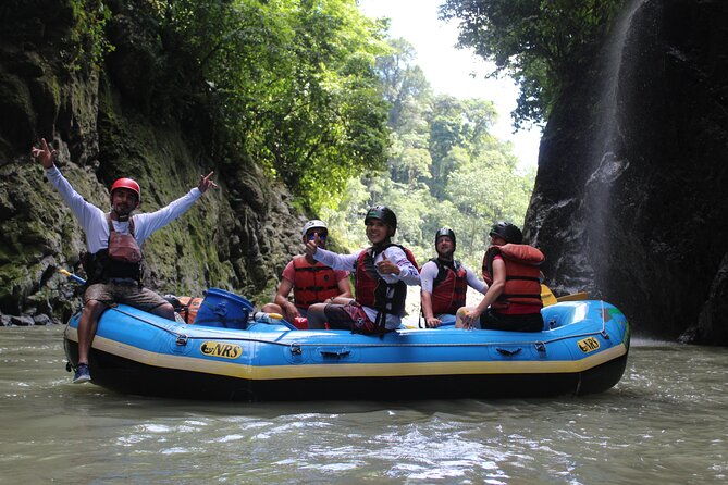 1-day-rafting-pacuare-river